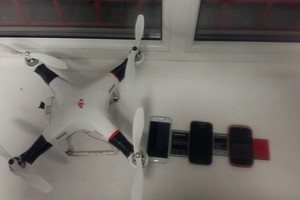 Savaitgalį pataisos namų padangių ramybę drumstė dronai