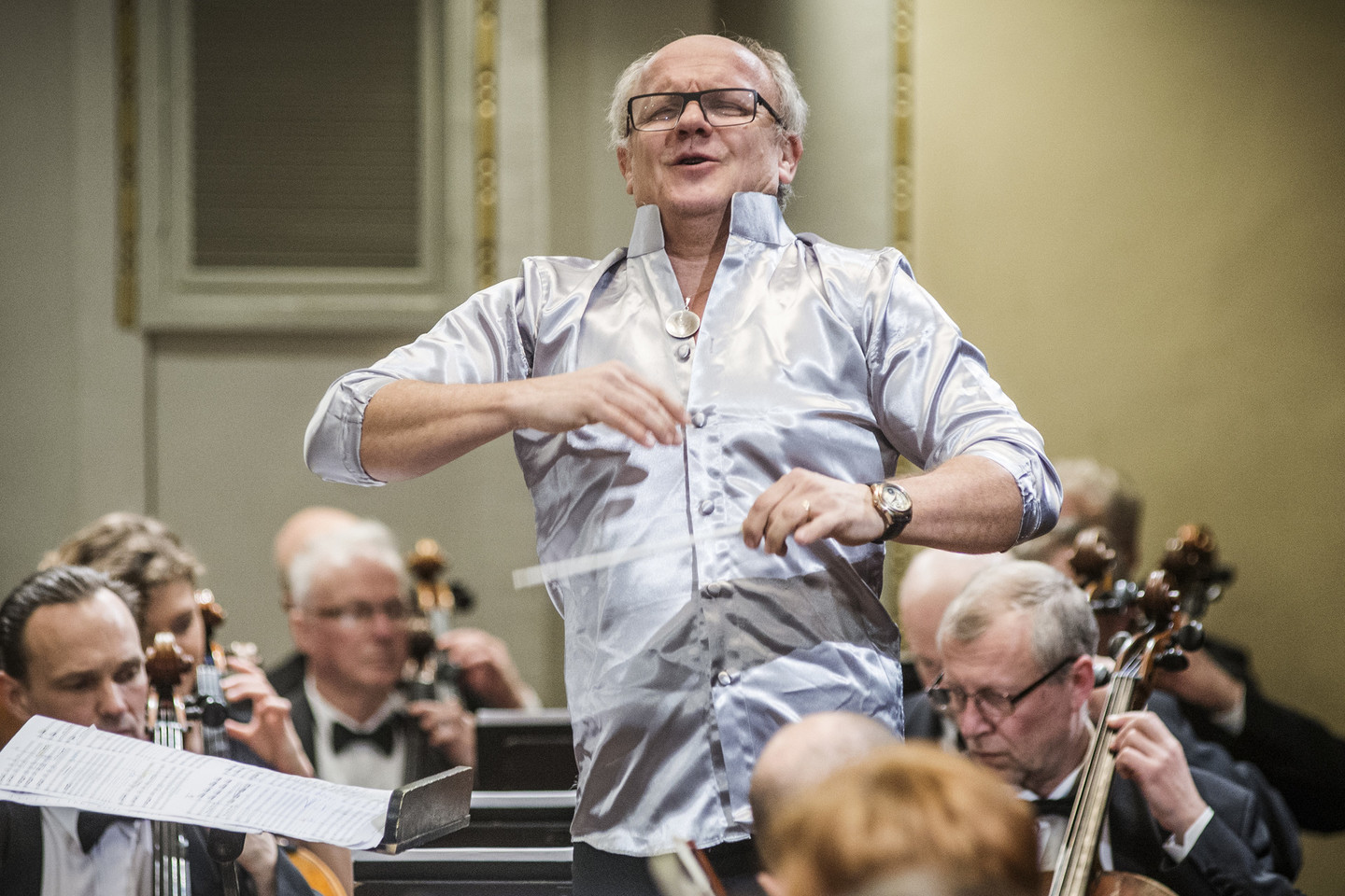 Trombono virtuozas Ch.Lindbergas atsiskleidė Lietuvos nacionalinio simfoninio orkestro koncerte ir kaip puikus dirigentas.<br>D.Matvejevo nuotr.