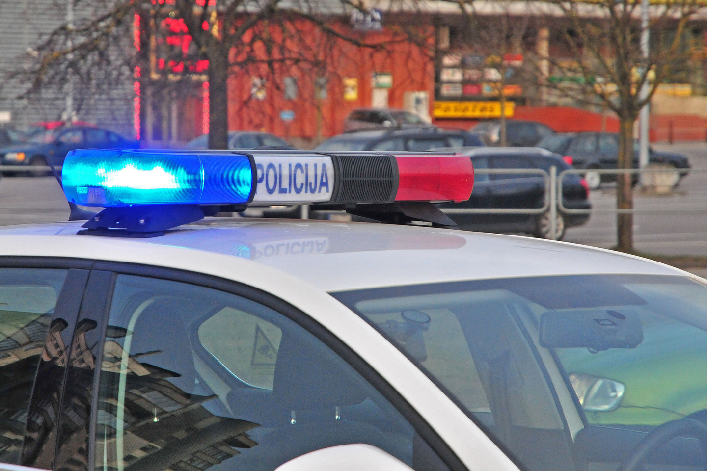 Vilniuje susidūrė trys „Audi“ ir užkimšo judrią gatvę.