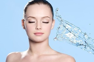 Žiemos pėdsakai moters veide: kaip atsikratyti padarinių?