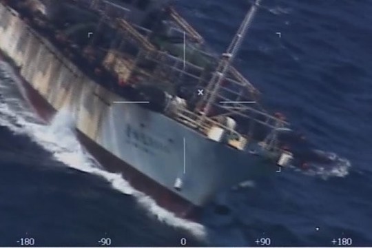 Argentina nuskandino kinų žvejybos laivą