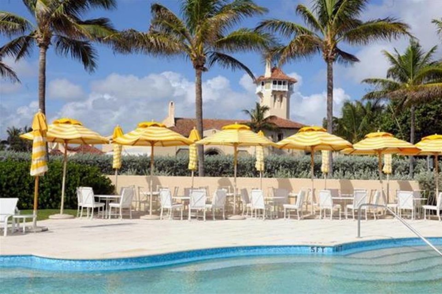 Floridos Palm Byčo rajone esanti D.Trumpo vila „Mar-a-Lago“ alsuoja prabanga.<br>„Facebook“ nuotr.