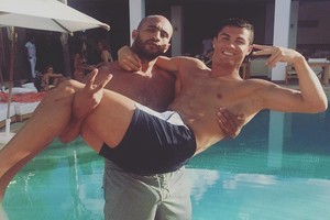 C. Ronaldo toliau bando „Real“ kantrybę: vėl skubėjo pas draugą