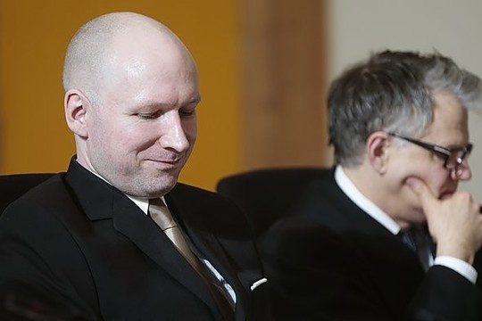 A.Breivikas teisme juokino žmones: jam neskanus šildomas maistas