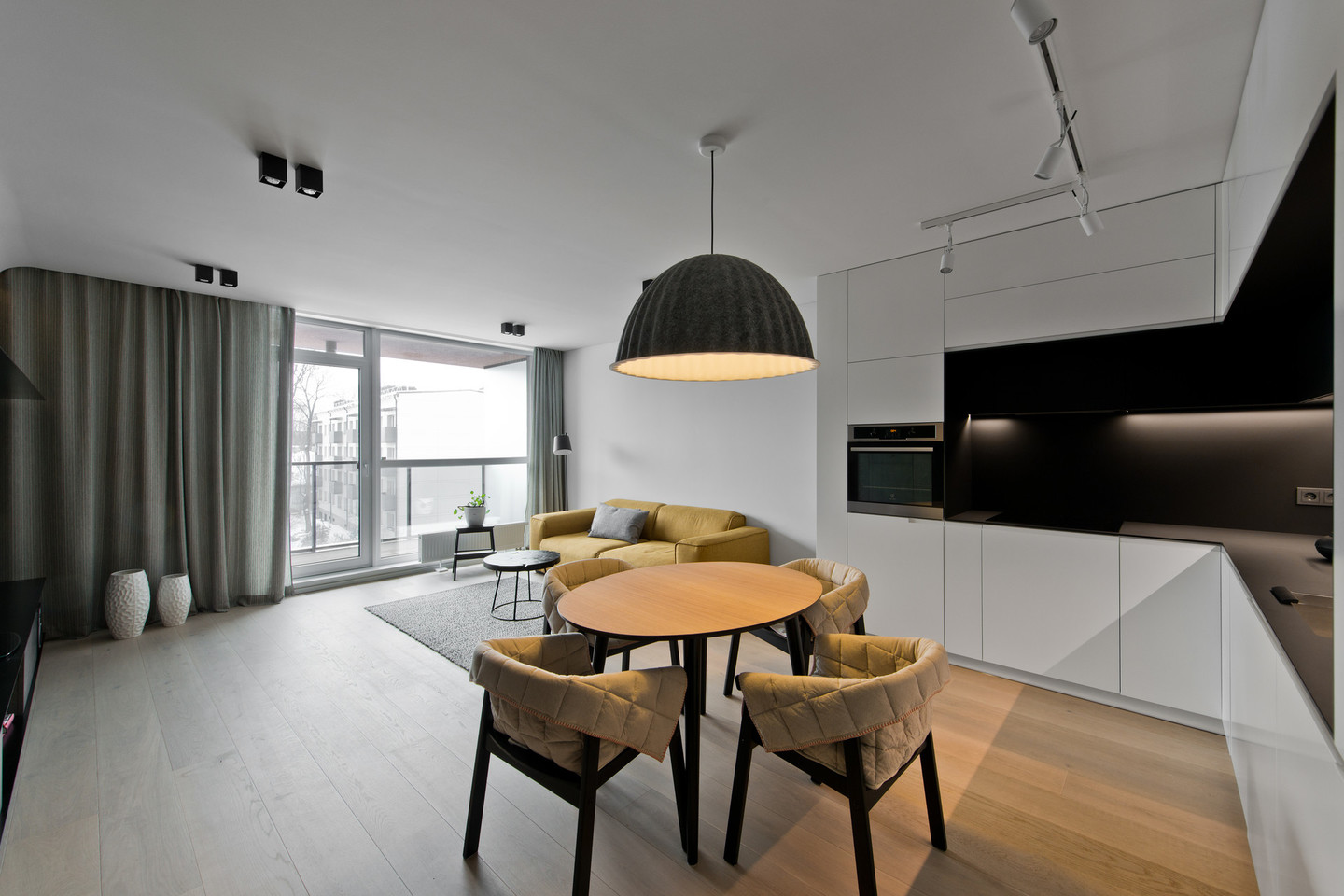 Jaunos poros 60 kvadratinių metrų butas, interjero autoriai – „KAParchitects“.<br>L.Garbačausko nuotr.