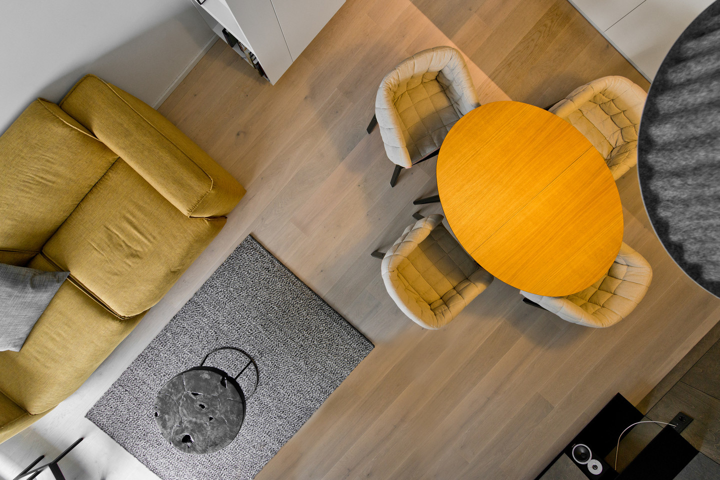 Jaunos poros 60 kvadratinių metrų butas, interjero autoriai – „KAParchitects“.<br>L.Garbačausko nuotr.