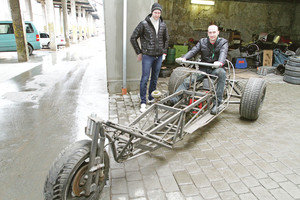 Brolių iš Kauno išradimą išvydę žmonės juos stabdo gatvėje