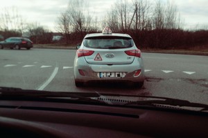 Mokinę išgąsdinęs vyras gavo nepamirštamą instruktoriaus pamoką