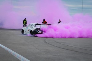 Šonaslydžio lenktynininkės meta iššūkį vyrams