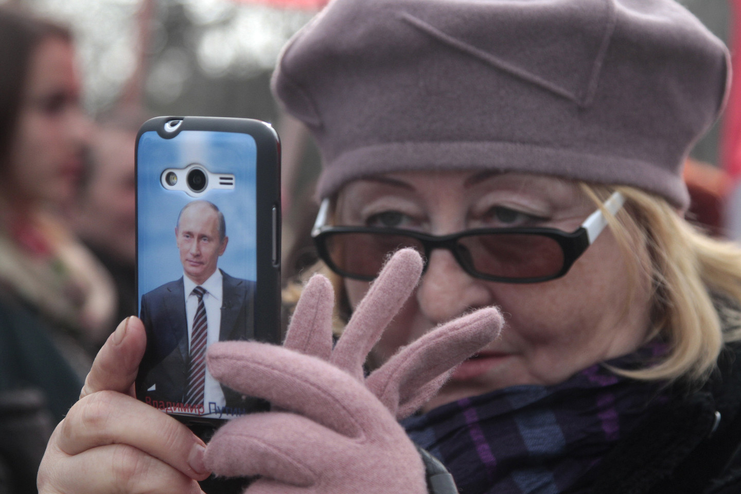 Доверие россиян к власти фото. Путиномания.