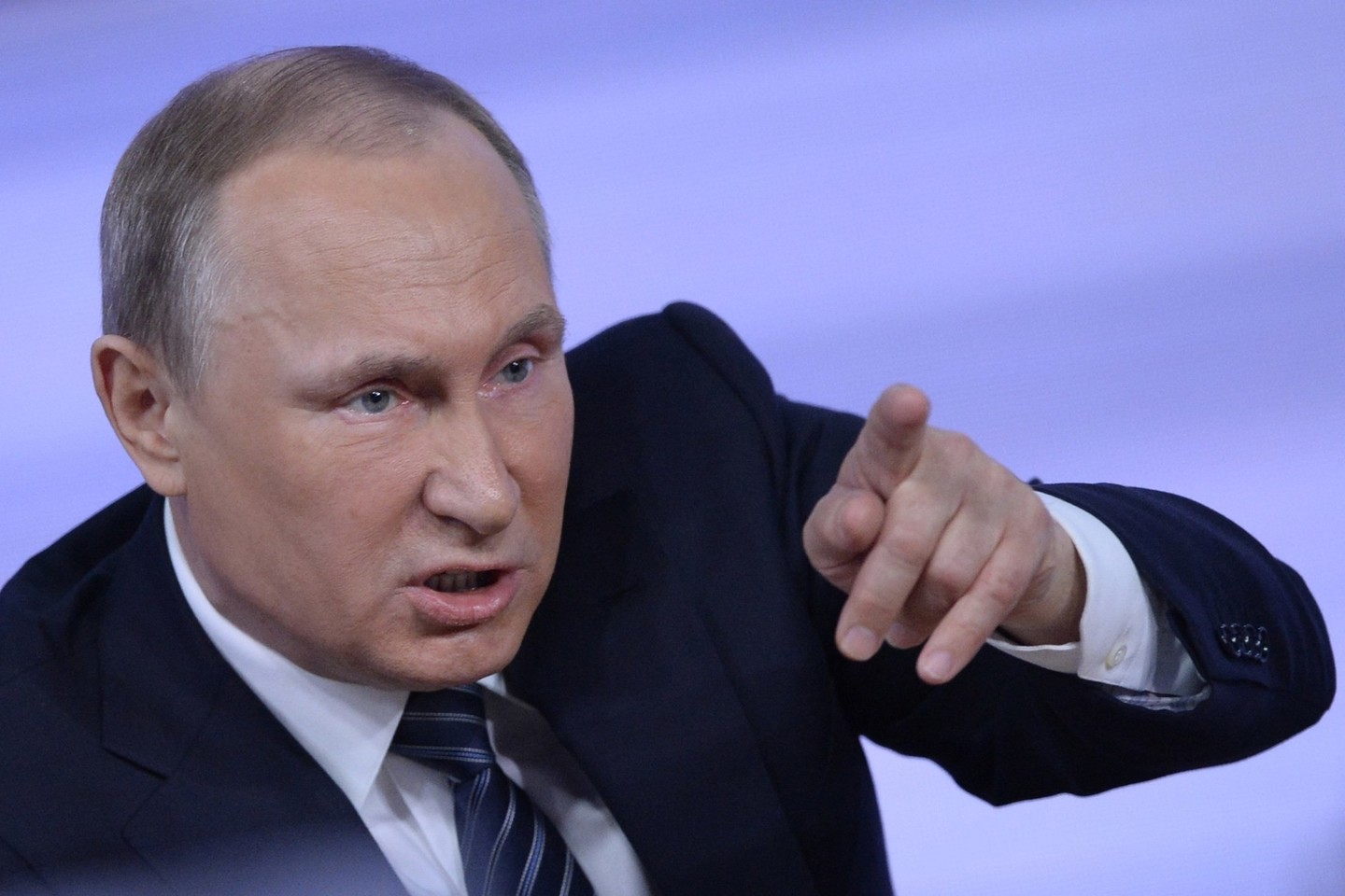 V.Putinas niršta, tačiau ekonominė padėtis jo valdomoje šalyje sparčiai blogėja.<br>Reuters/Scanpix nuotr.