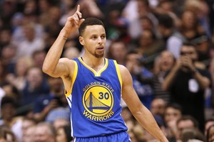 NBA: Jonas Valančiūnas nežaidė, Stephenas Curry vėl sukėlė audrą