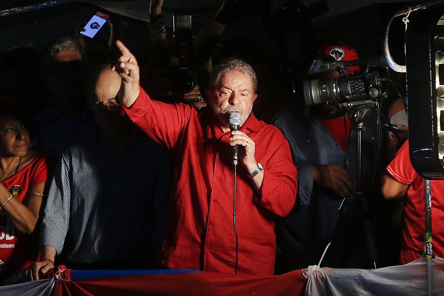 Po L.I.Lula da Silvos paskyrimo pasipylė užginčijimai teismuose.