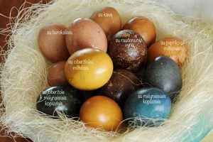 Jokių chemikalų: marginame kiaušinius dažais iš gamtos 