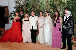 Karališka puota Monake: princesės atrodė viena už kitą gražiau