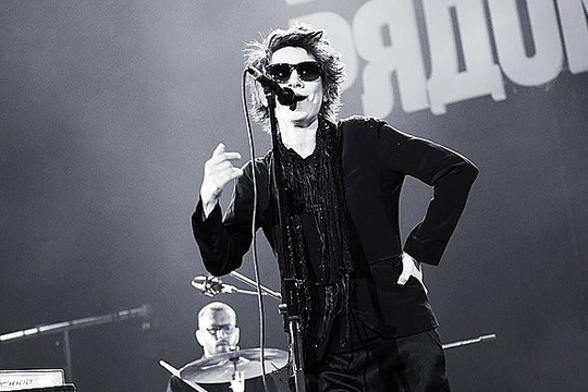 Šėlstanti minia Vilniuje pasitiko atlikėją Zemfirą