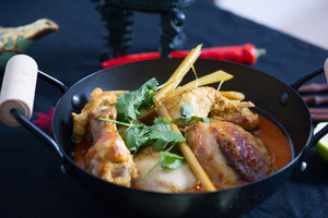 Apetitą žadinantis tailandietiškas vištienos troškinys