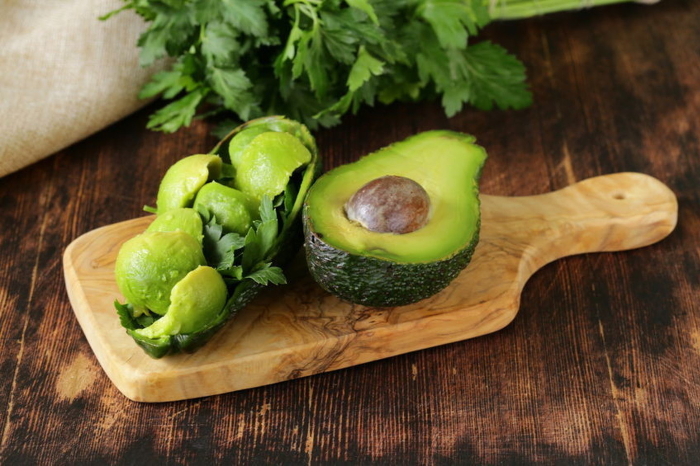 Avokaduose gausu mononesočiųjų riebalų, o tai padeda sumažinti „blogo“ cholesterolio kiekį kraujyje.<br>123rf nuotr.