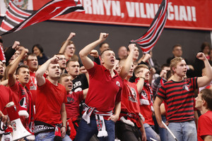 „Lietuvos ryto“ sirgaliai apsaugos darbuotojai sulaužė pirštą