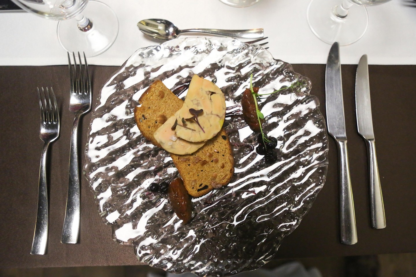Pažaislio vienuolyne veikiančiame svetingumo komplekse „Monte Pacis“ vyko prancūziškų patiekalų vakarienė.<br>G.Bitvinsko nuotr.