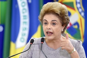 Brazilijos prezidentė tikina niekada neatsistatydinsianti