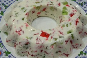 Gaivus ir spalvingas varškės sūris su želės gabalėliais