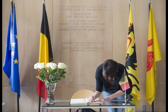 Žiauriųjų išpuolių aukas pagerbė Belgijos karalius Philippe'as kartu su žmona Mathilde ir šalies politikais.<br>AFP/Scanpix nuotr.