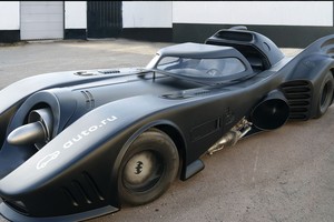 Rusijoje parduodamas įspūdingas „Betmobilis“ už milijoną eurų