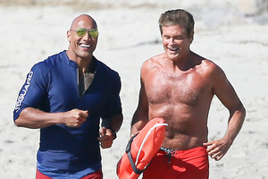 63-ejų Davidas Hasselhoffas ir vėl vaidina gelbėtoją