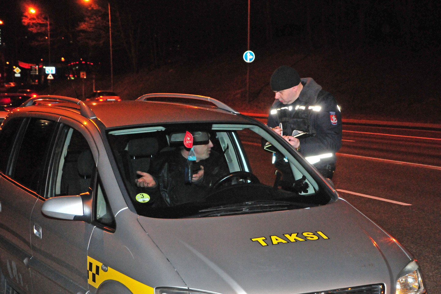 Taksi automobilį vairavo teisės vairuoti ir licencijos neturintis baltarusis.<br>A.Vaitkevičiaus nuotr.