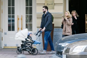 Šventes Linas Kleiza praleido vaikštinėdamas su žmona ir sūnumi