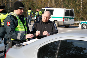 Per Velykas į bažnyčią skubėjo įkaušę ir įsiutę vairuotojai