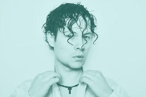 Buvęs „Sel“ prodiuseris Bird Green pristato spalvingą klipą