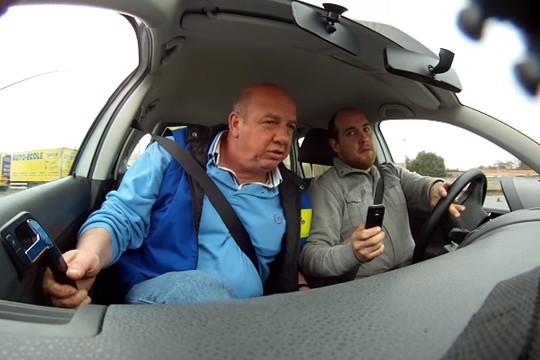 Per vairavimo egzaminą liepė rašyti žinutes: atomazga pribloškė