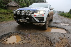 Kaip sumažinti žalą, jei nepavyksta išvengti smūgio į duobę?