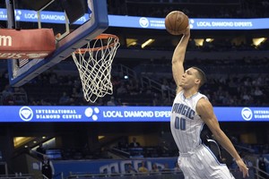 NBA – dėjimas nuo baudų metimo linijos ir Stepheno Curry skrydis