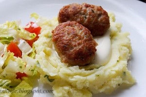 Gardūs ir sotūs kalakutienos kotletai su sūrio įdaru