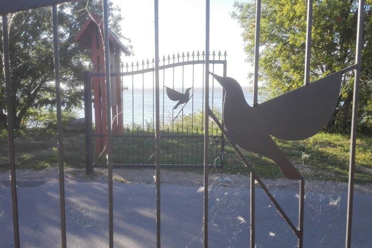 Ventės rago ornitologijos stoties vartai.<br>G.Balčiūtės nuotr.