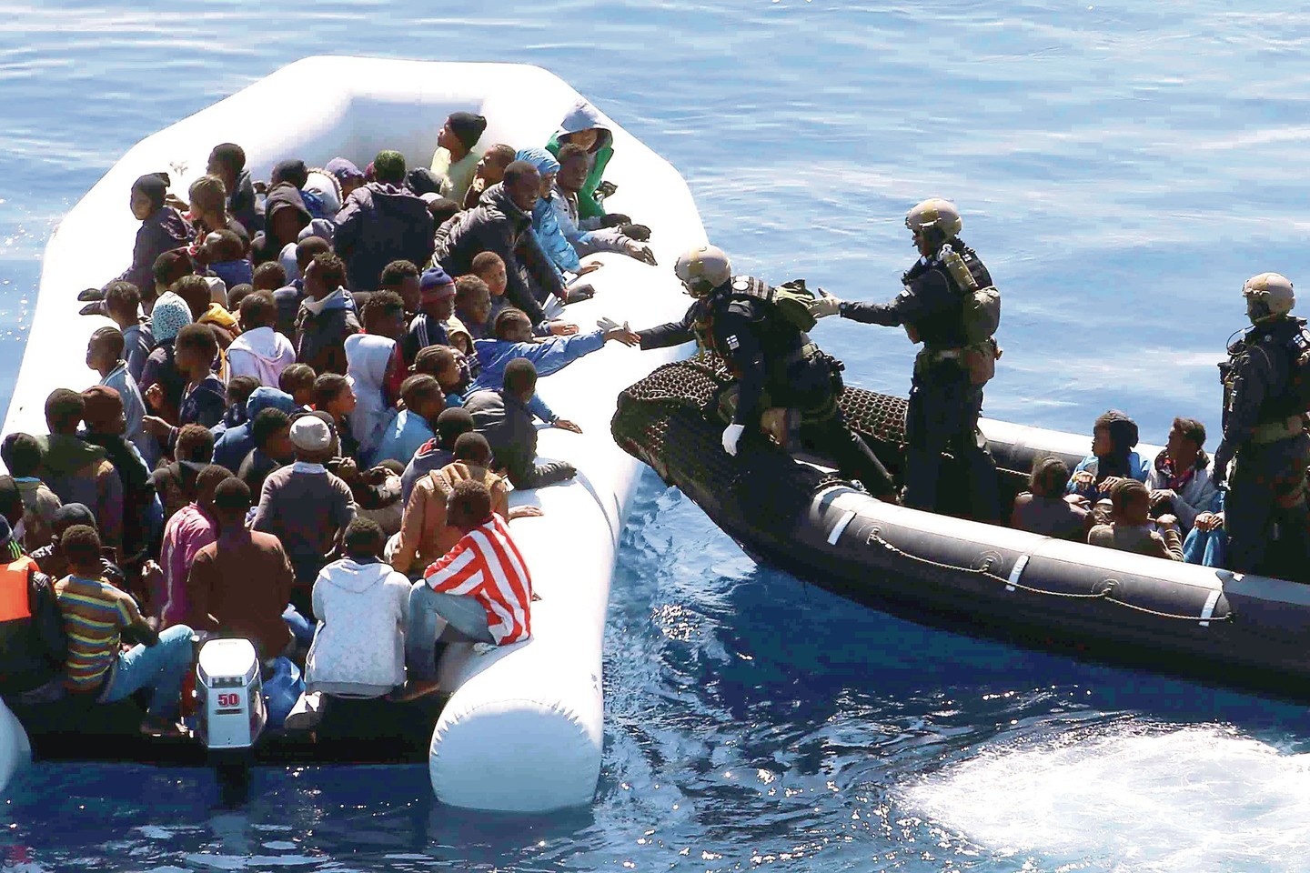 Kliūtys Egėjo jūroje ir šylantys orai skatina migrantus vis dažniau rinktis pavojingą vandens kelią iš Libijos į Italiją.