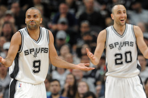 Kol „Spurs“ gerino „Bulls“ rekordą, „Warriors“ vos neprisižaidė