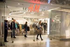 „H&M“ pradėjo internetinę prekybą Lietuvoje