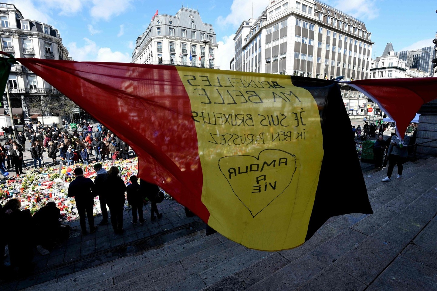 Briuselio Molenbeko rajone ir Paryžiaus priemiesčiuose pilna bedarbių jaunuolių, kuriuos suvilioja džihadistų ideologija.<br>AFP/Scanpix nuotr.