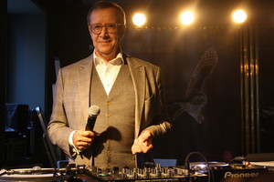 Estijos prezidentas tapo didžėjumi: linksmino festivalio svečius