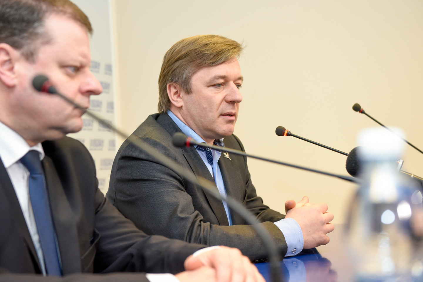 Partijos Tvarka ir teisingumas bei Lietuvos valstiečių ir žaliųjų sąjungos (LVŽS), su kuria į Seimą nusprendė eiti vienas populiariausių šalies politikų Saulius Skvernelis, šansai rinkimuose kovą buvo vienodi.