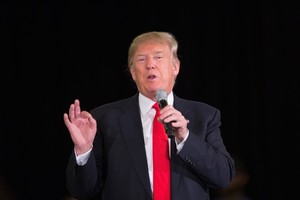 D. Trumpas yra už branduolinį ginklavimąsi