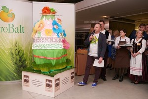 Margučio formos tortui pagaminti prireikė 2000 kiaušinių baltymų