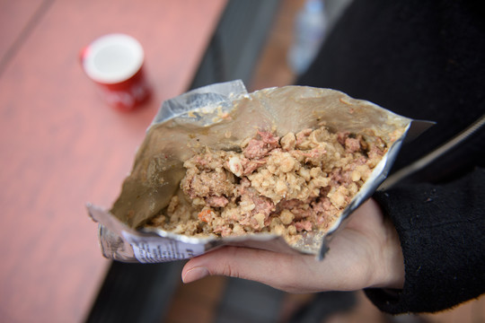 Ragaujame kariškių sausą davinį: iš ko jis padarytas?