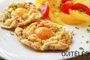 Kiaušinis „debesėlyje“ džiugina ir akį, ir skrandį