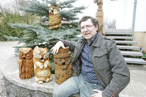 Kūrėjas drožia išskirtinius inkilus – net panašius į katinus