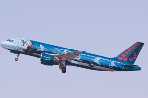 Iš Briuselio oro uosto po išpuolių pakilo pirmasis lėktuvas